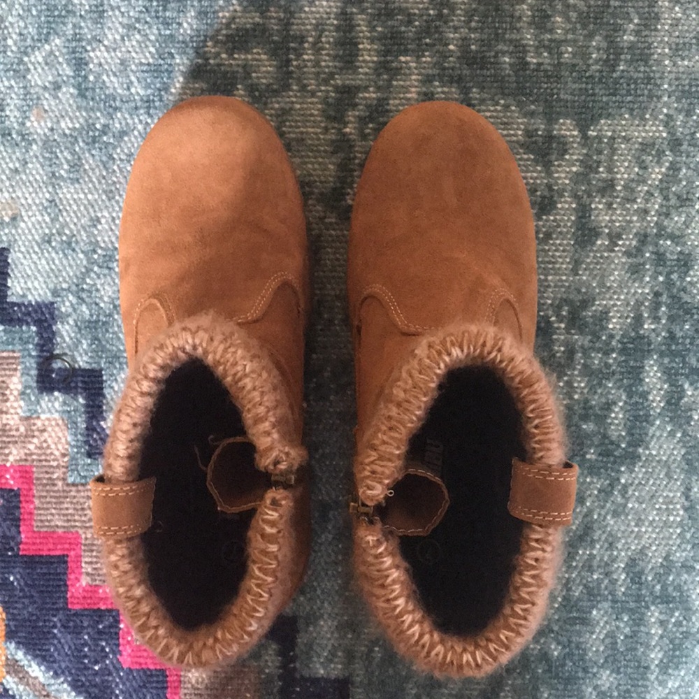 Shoes - Picture 2 of 3